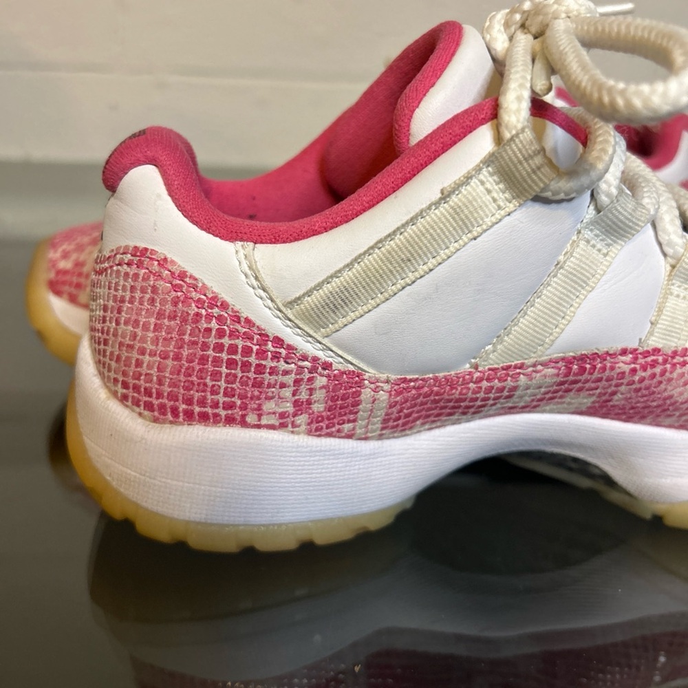Size 8 - Air Jordan 11 Retro Low Pink Snakeskin W - Picture 5 of 16